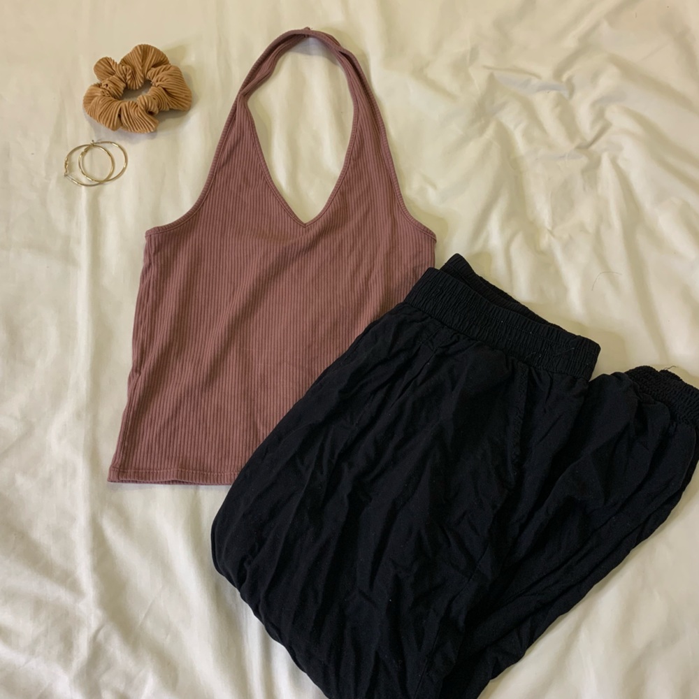 Cute ribbed halter top